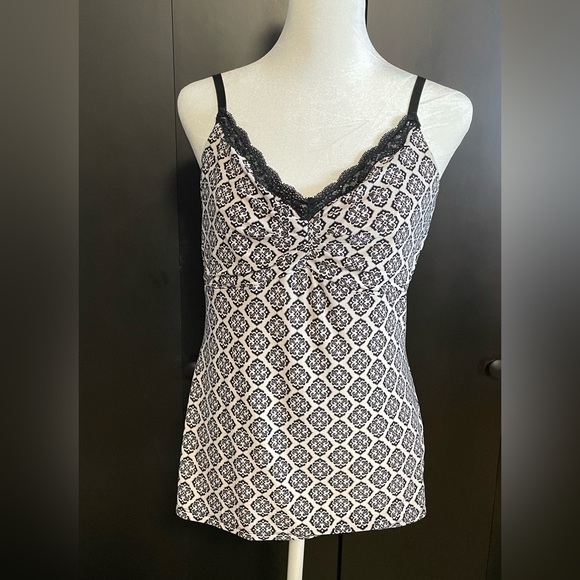 Black & White M Ladies Shell from White House Black Market - Picture 2 of 6